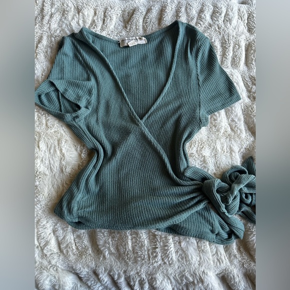 💓 Urban outfitters medium tie top stretchy basic - Picture 1 of 2